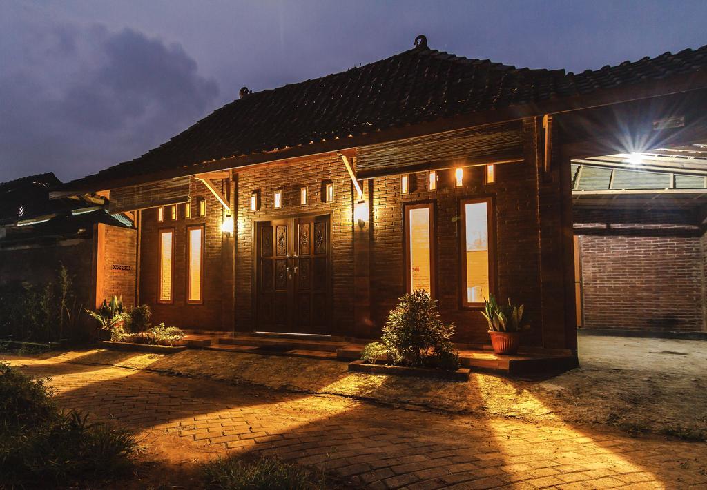 Berkah Homestay Magelang Exterior photo